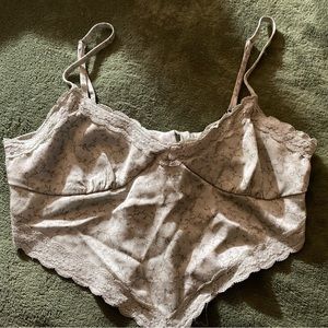 Green floral top. Size L